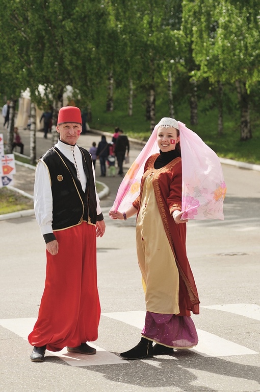 Турецкий мужской костюм и Турецкий женский костюм г. Киров