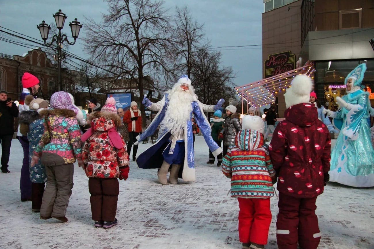 Новогодняя программа на улице с активным участием детей в Кирове