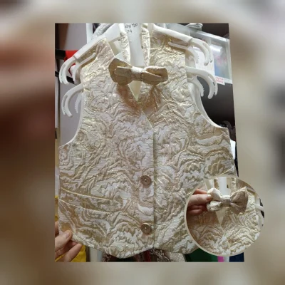 Жилет с бабочкой