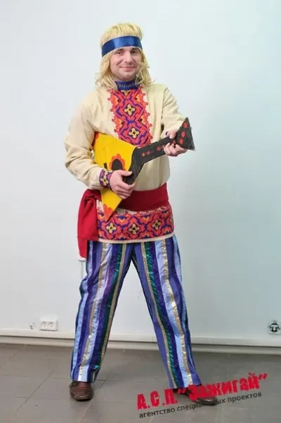 Костюм: Русский народный  , рубашка.