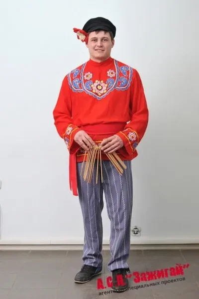 Костюм: Русский народный , рубашка.