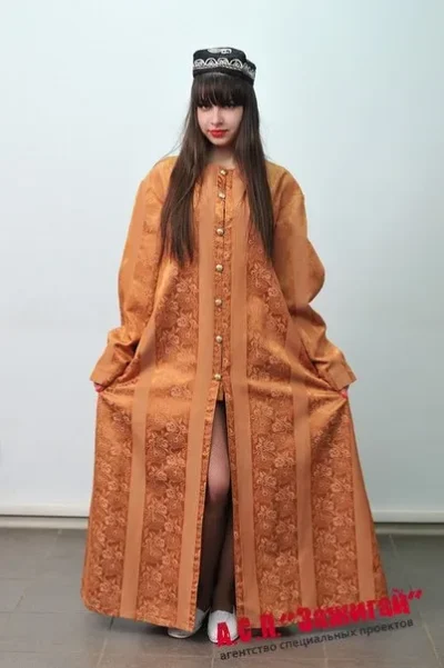 Костюм: Тибетский халат.