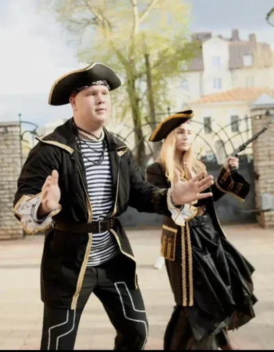 Пират. Комзол. Фрак