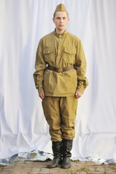 Мужской военный костюм