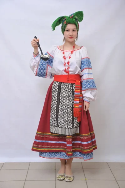 Костюм: Народный