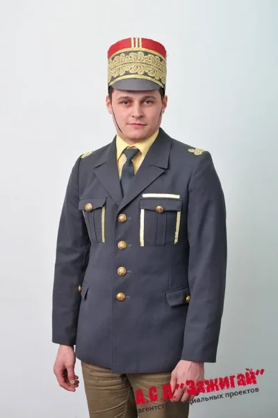 Костюм:  Шарль де Голь