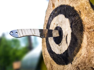 Аттракцион «МЕТАНИЕ НОЖЕЙ»